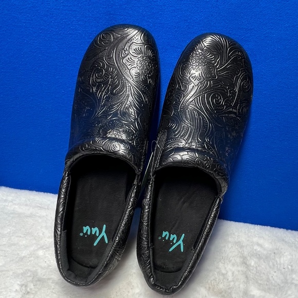 NIB/NWT🤩 |•YŮŮ•| Light & Flexible Bethanee Comfort Clogs Size 9 Wide - Picture 2 of 16